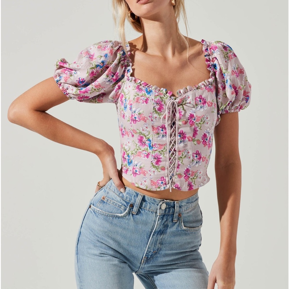 ASTR The Label Lace Up Floral Puff Sleeve Top.